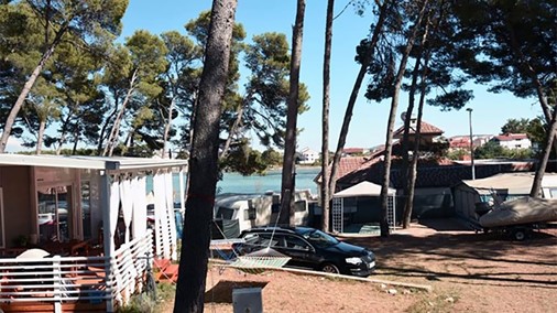 View of mobile homes in Pasman campsite.